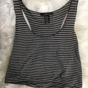 Cute crop top only worn once❤️